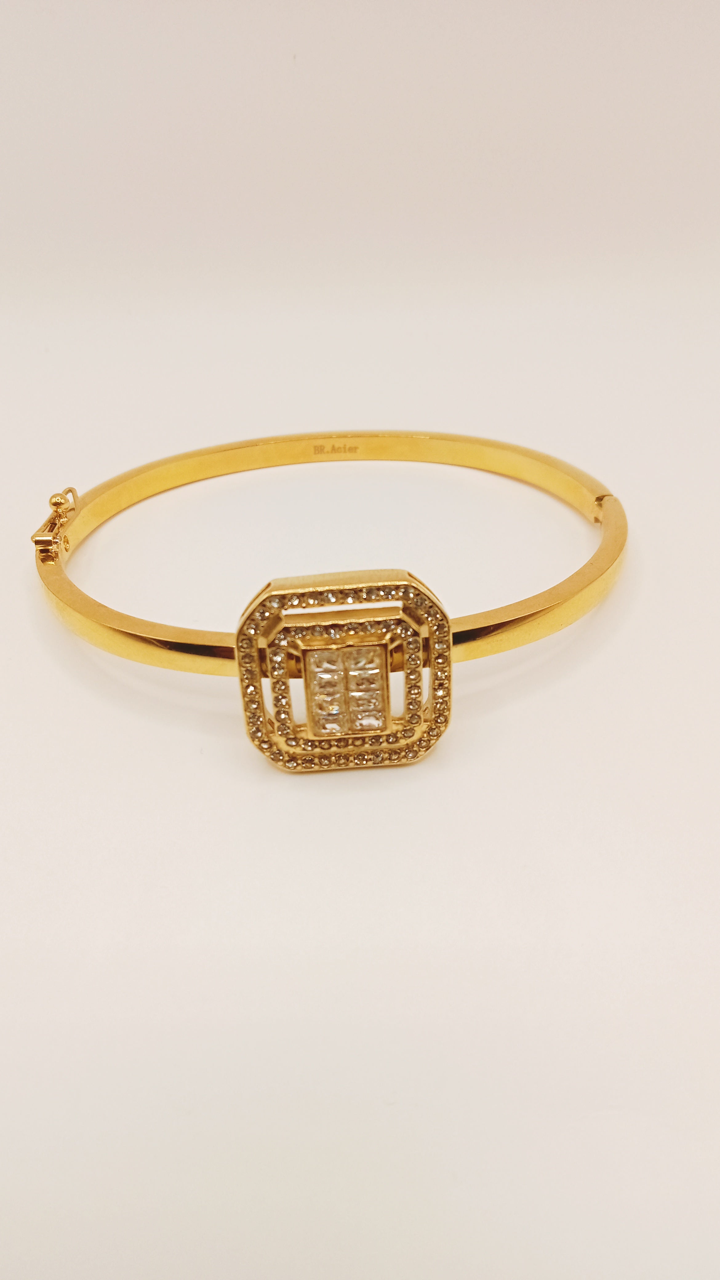 Bracelet carré perlé